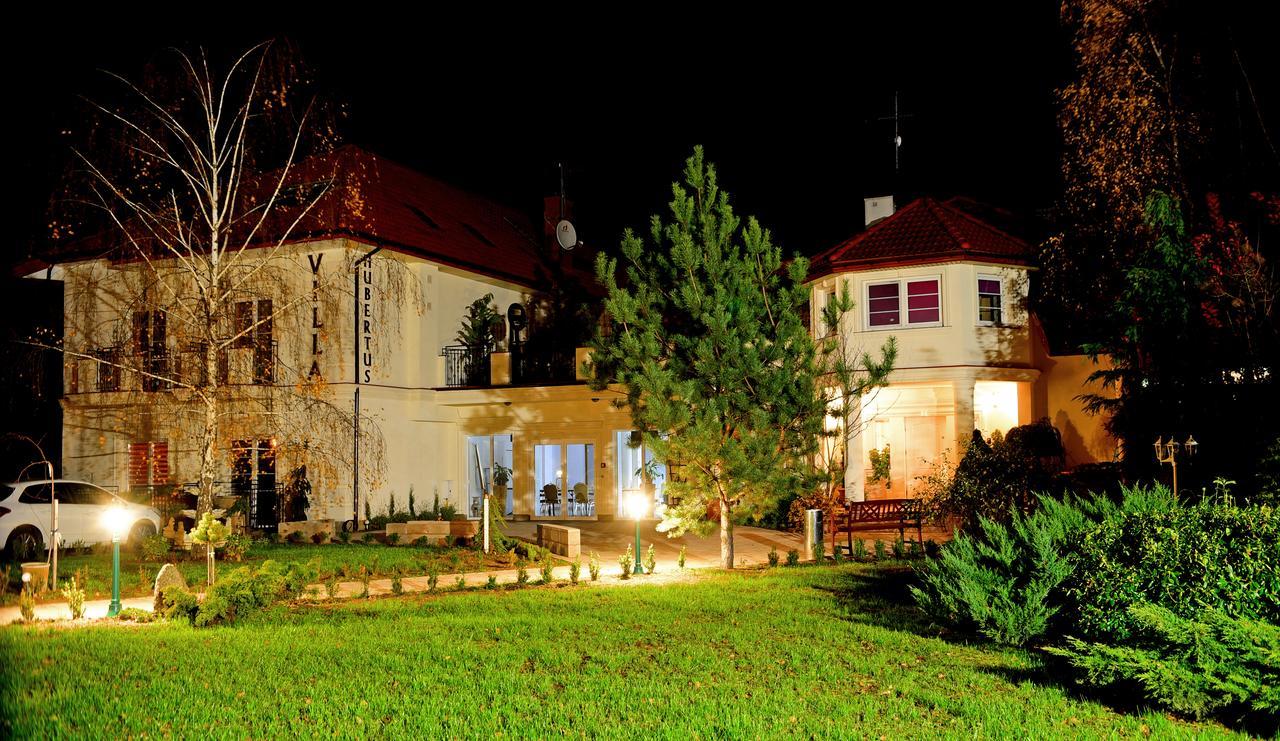 Hotel Villa Hubertus كوتنو المظهر الخارجي الصورة