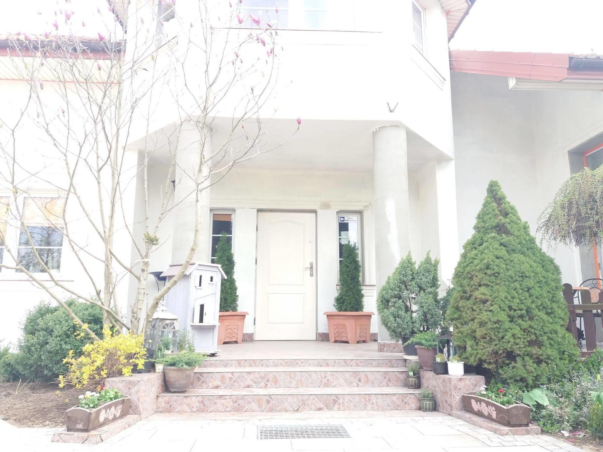 Hotel Villa Hubertus كوتنو المظهر الخارجي الصورة